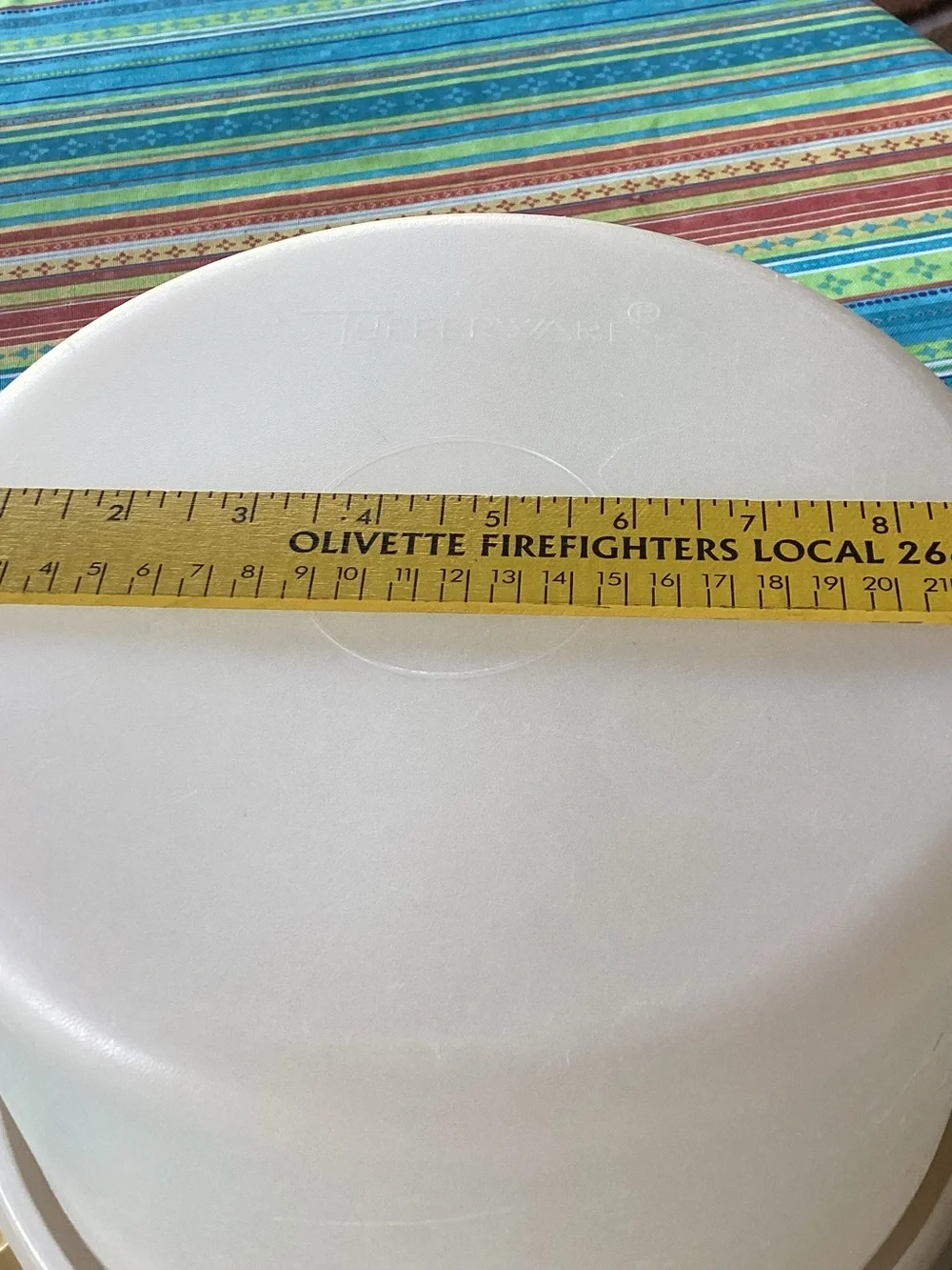 Tupperware Vintage Round Cake Taker - small size in Harvest Gold